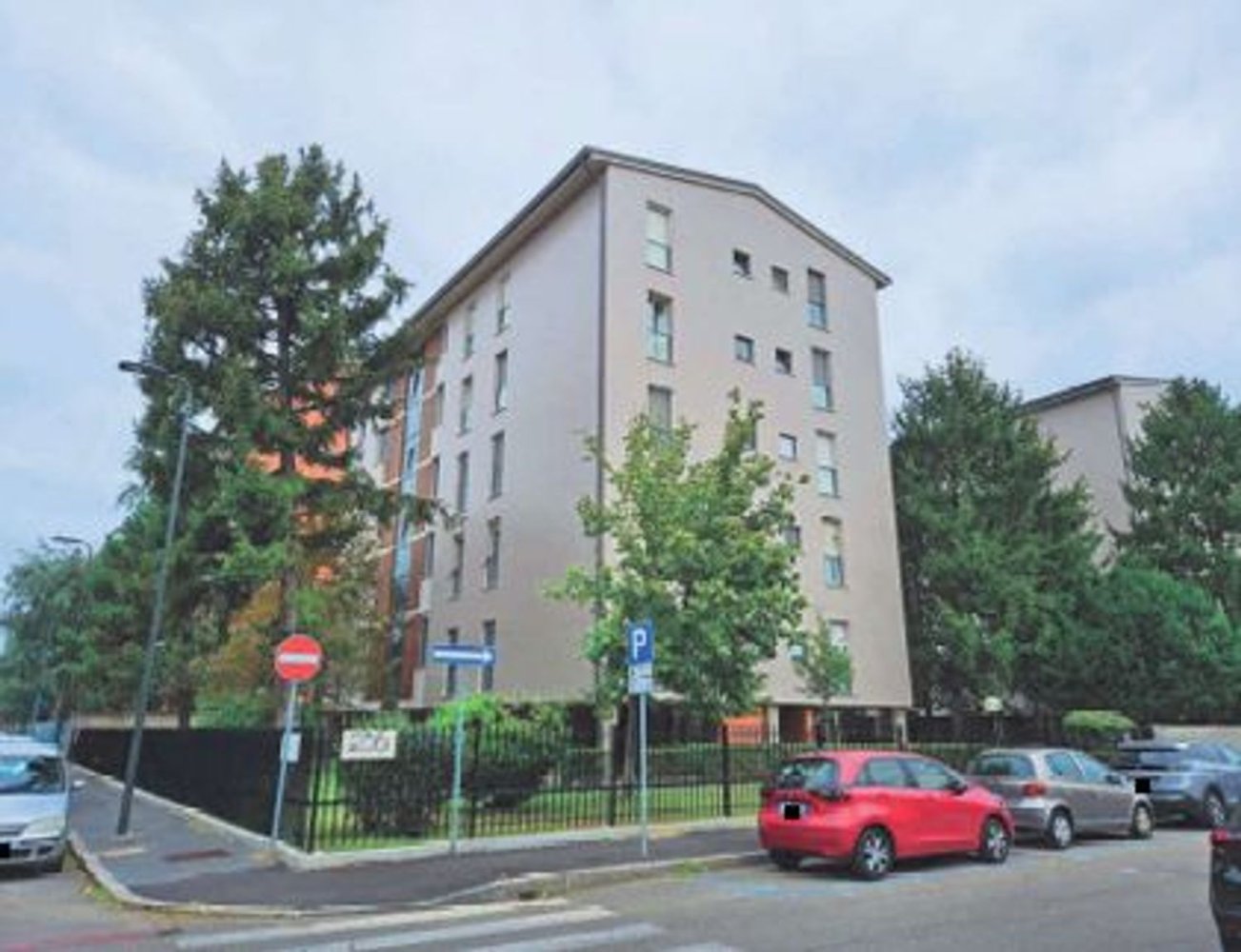 3 rooms Apartment in Milan, Italy No. 245401