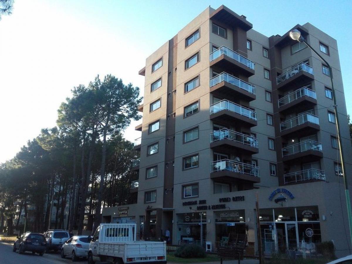 Apartamento de 2 dormitorios en Mar del Plata, Argentina No. 77943