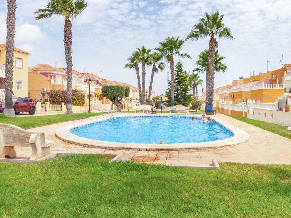 Adosado de 2 dormitorios en Cabo Roig, Spain No. 209113