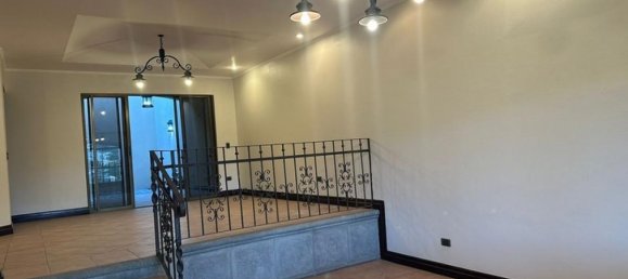 3 Schlafzimmer Haus in Santa Ana, Costa Rica, Nr. 1064 2