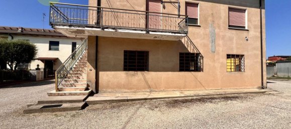 5 bedrooms House in Cerea, Italy No. 322741 5