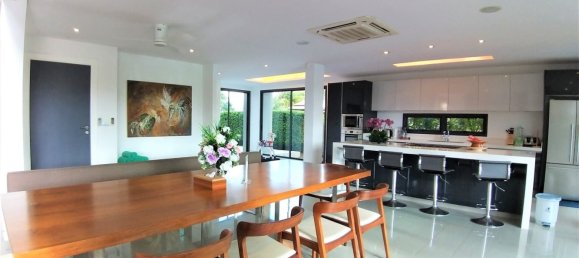 5 bedrooms Villa in Bang Tao, Thailand No. 5960 3