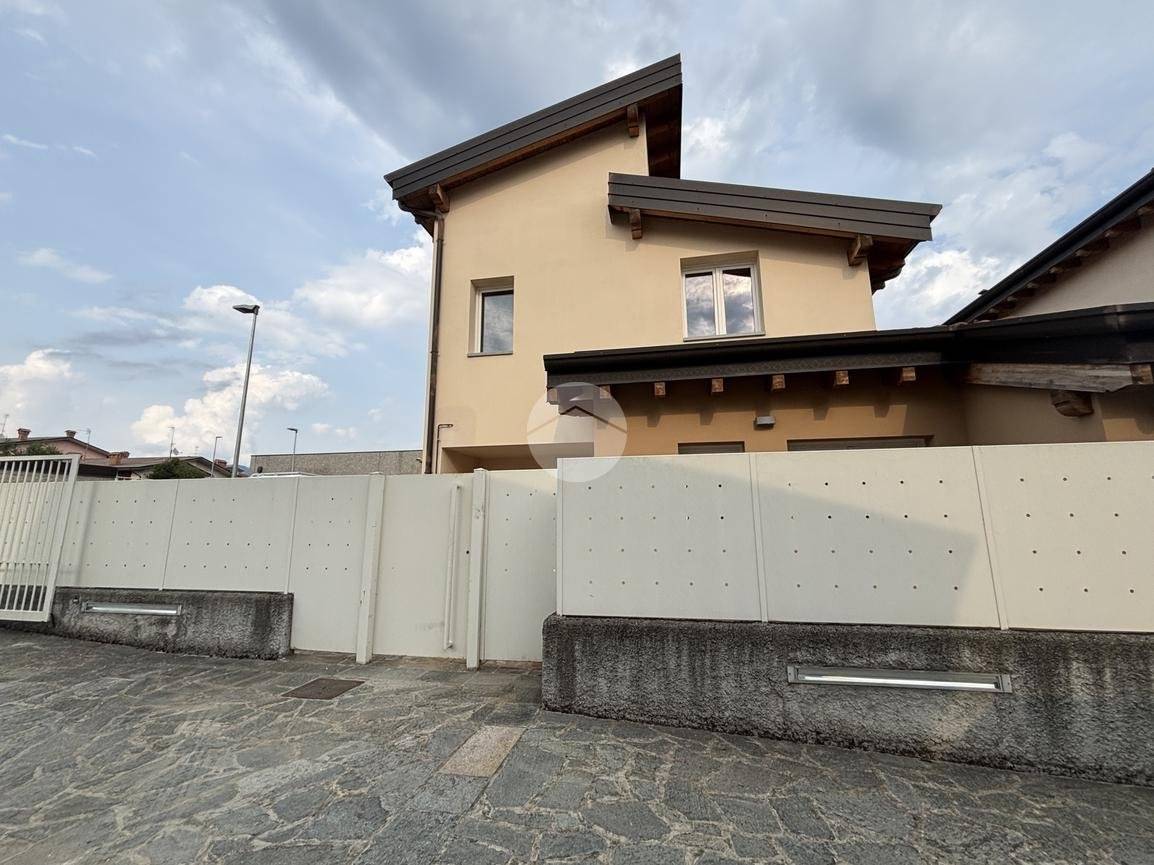 Квартира с 2 спальнями в Трескоре Бальнеарио, Италия № 288101