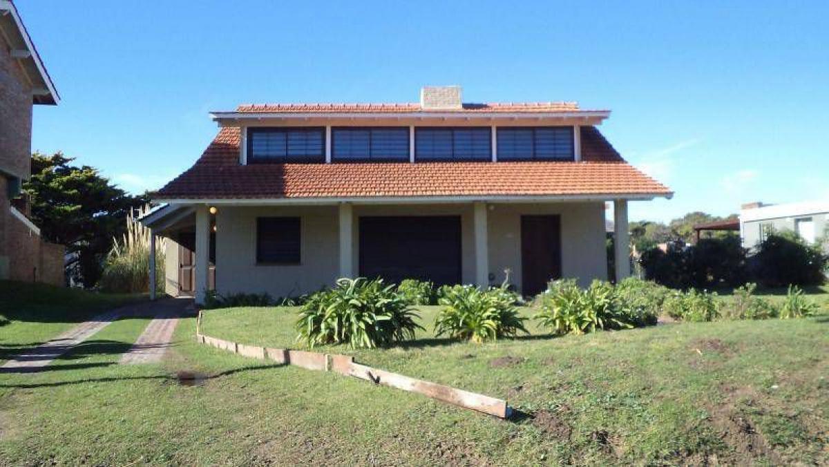 7 bedrooms House in Mar del Plata, Argentina No. 81426