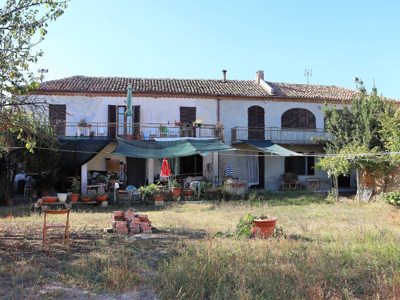 8 rooms House in Santo Stefano Belbo, Italy No. 165564