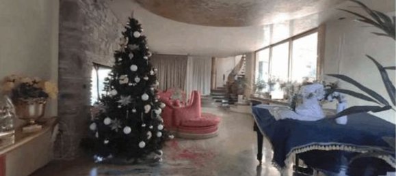 12 rooms Apartment in Padua, Italy No. 15415 3