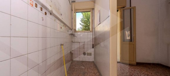 4 rooms Apartment in Bologna, Italy No. 28941 15