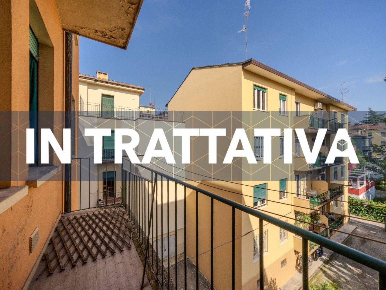 4 rooms Apartment in Bologna, Italy No. 28941