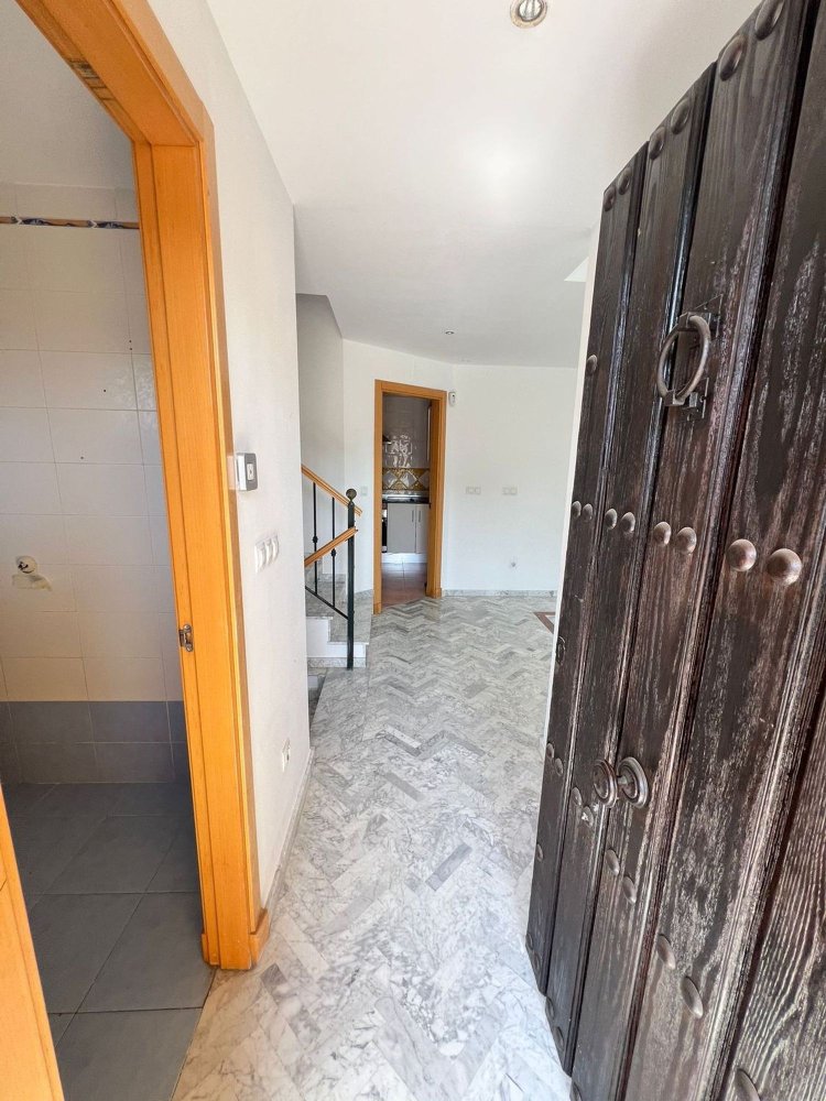 Casa de 4 dormitorios en Los Barrios, Spain No. 154608