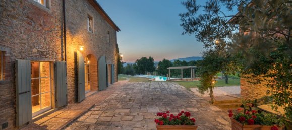 15 rooms Villa in Arezzo, Italy No. 179478 8