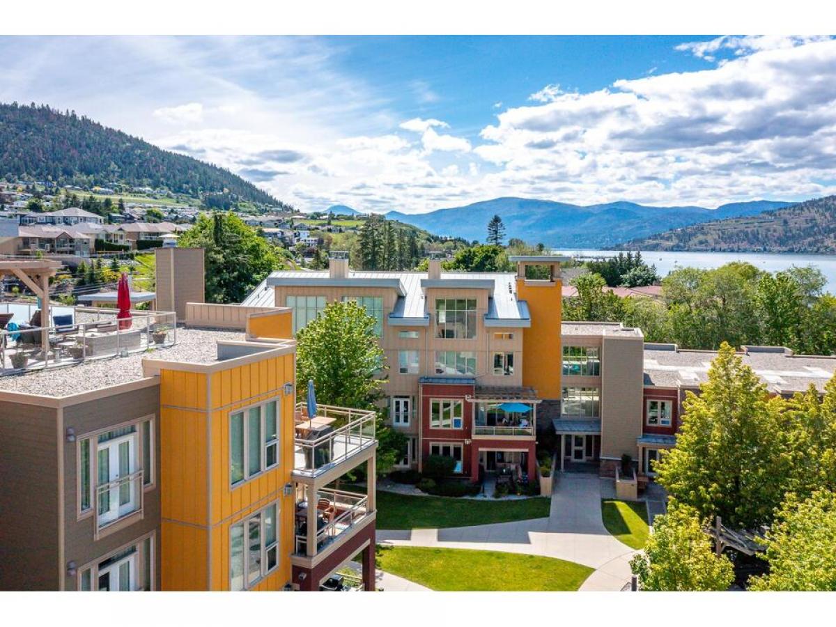 2 bedrooms House in British Columbia, Canada No. 1266