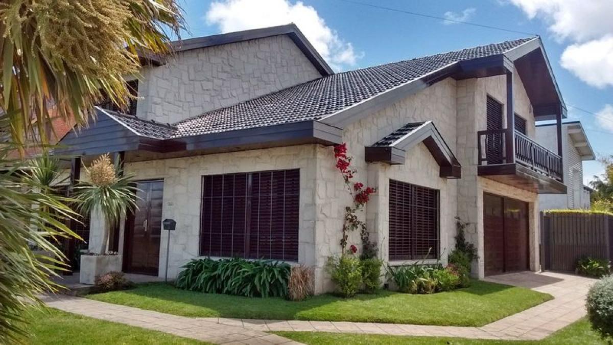 Casa de 3 dormitorios en Mar del Plata, Argentina No. 84268