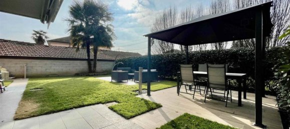 3 rooms Apartment in Lentate sul Seveso, Italy No. 227790 2