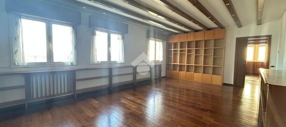 4غرفة شقة في Brescia, Italy رقم 2229 3