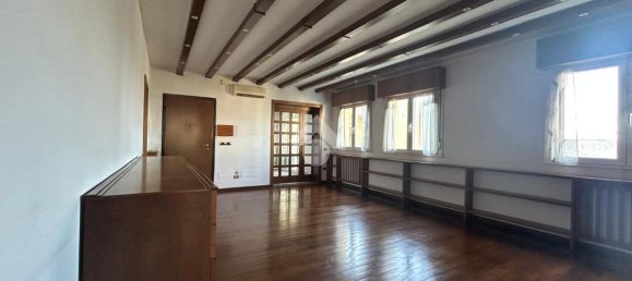 4غرفة شقة في Brescia, Italy رقم 2229 57