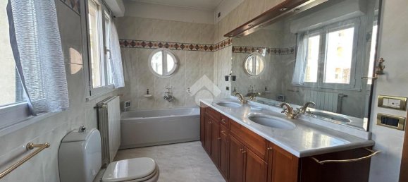 4غرفة شقة في Brescia, Italy رقم 2229 60