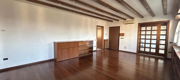 4غرفة شقة في Brescia, Italy رقم 2229 40