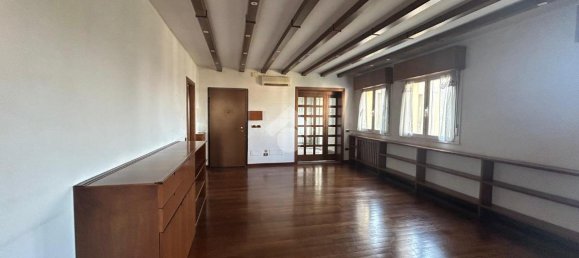 4غرفة شقة في Brescia, Italy رقم 2229 50