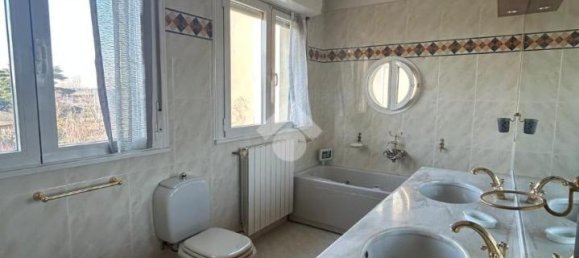 4غرفة شقة في Brescia, Italy رقم 2229 73