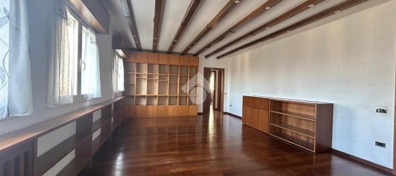 4غرفة شقة في Brescia, Italy رقم 2229 70