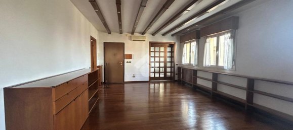 4غرفة شقة في Brescia, Italy رقم 2229 56