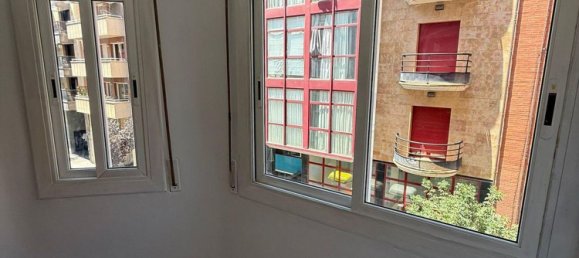 Apartamento de 3 dormitorios en L'Hospitalet de Llobregat, Spain No. 140979 3