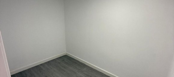 Apartamento de 3 dormitorios en L'Hospitalet de Llobregat, Spain No. 140979 11