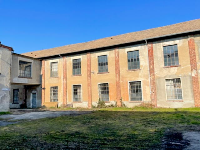 4000m² Building in Oleggio, Italy No. 81115