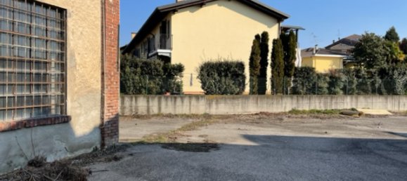 4000m² Building in Oleggio, Italy No. 81115 8