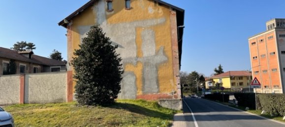 4000m² Building in Oleggio, Italy No. 81115 11