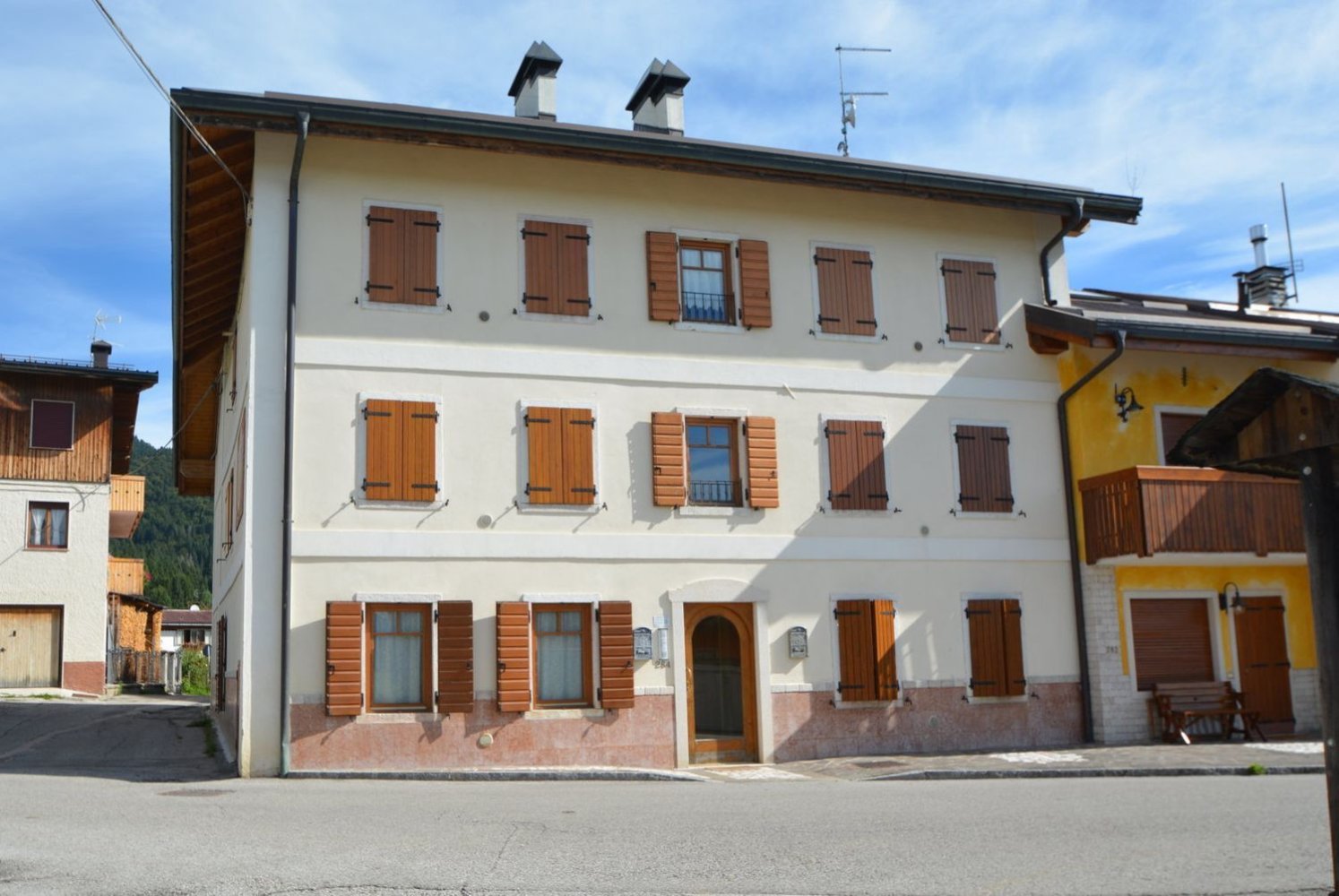 3 bedrooms Apartment in Asiago, Italy No. 401845