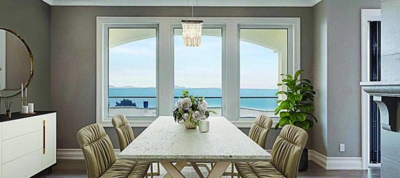 7 bedrooms House in British Columbia, Canada No. 1347 3