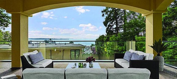 7 bedrooms House in British Columbia, Canada No. 1347 6