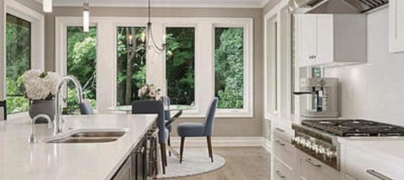 7 bedrooms House in British Columbia, Canada No. 1347 12