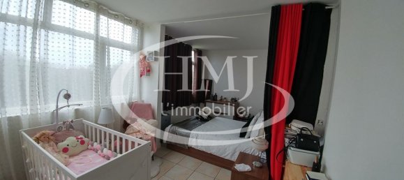 3 bedrooms Apartment in Evry, France No. 184434 3