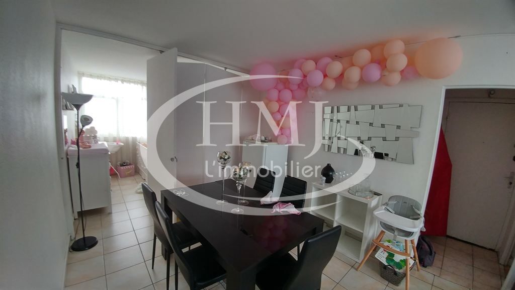 3 bedrooms Apartment in Evry, France No. 184434