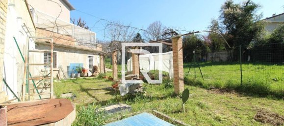 Вилла с 5 комнатами в Форли, Италия № 170226 37