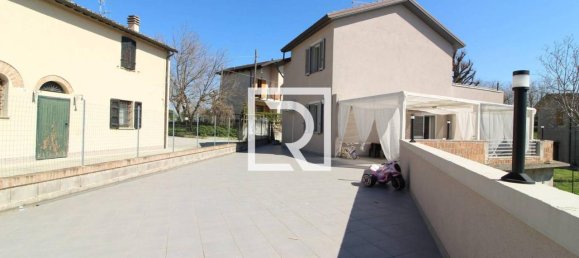 Вилла с 5 комнатами в Форли, Италия № 170226 24