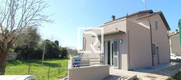 Вилла с 5 комнатами в Форли, Италия № 170226 4