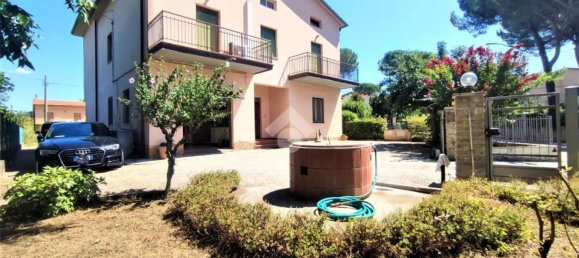 4 rooms Apartment in Perugia, Italy No. 294516 2