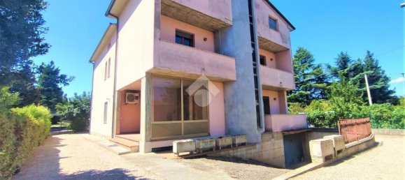 4 rooms Apartment in Perugia, Italy No. 294516 3