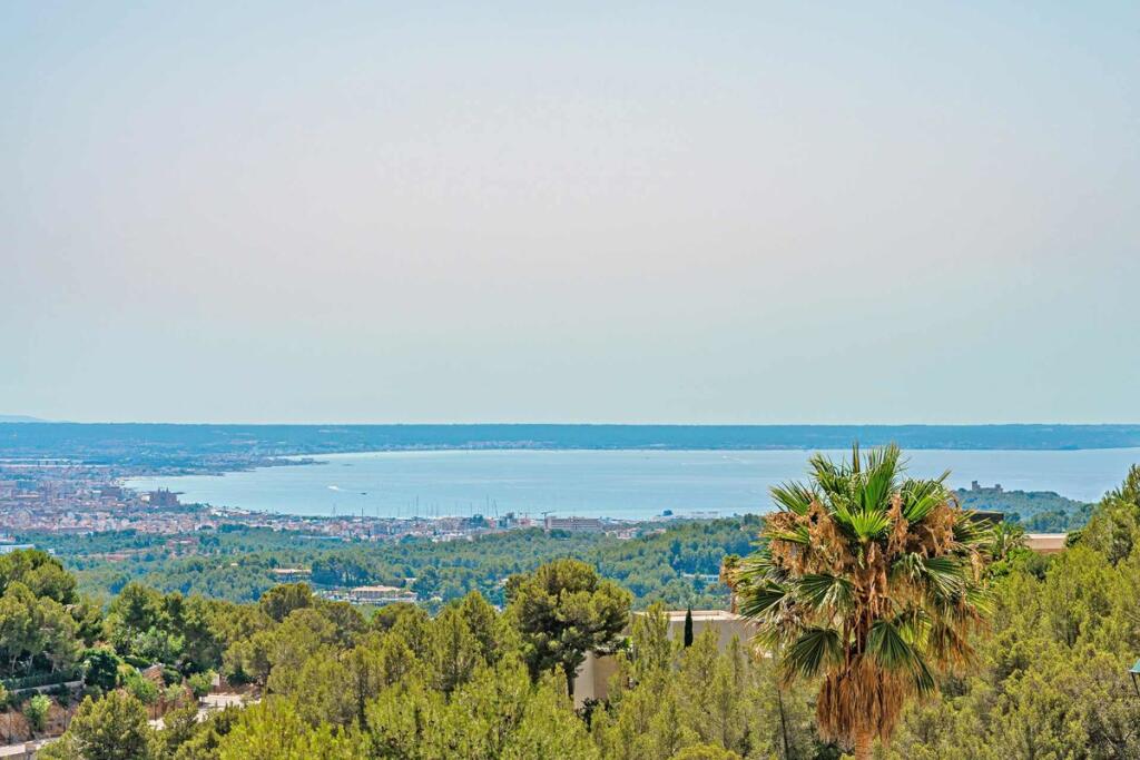 Villa de 4 dormitorios en Palma de Mallorca, Spain No. 167510