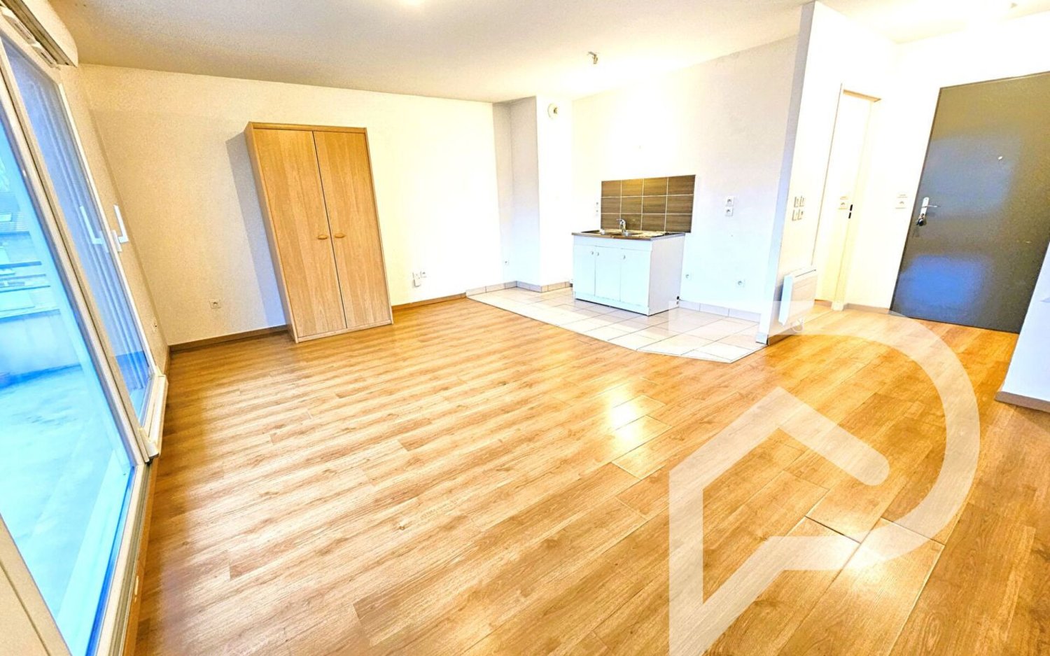 2 rooms Apartment in Persan, France No. 337556