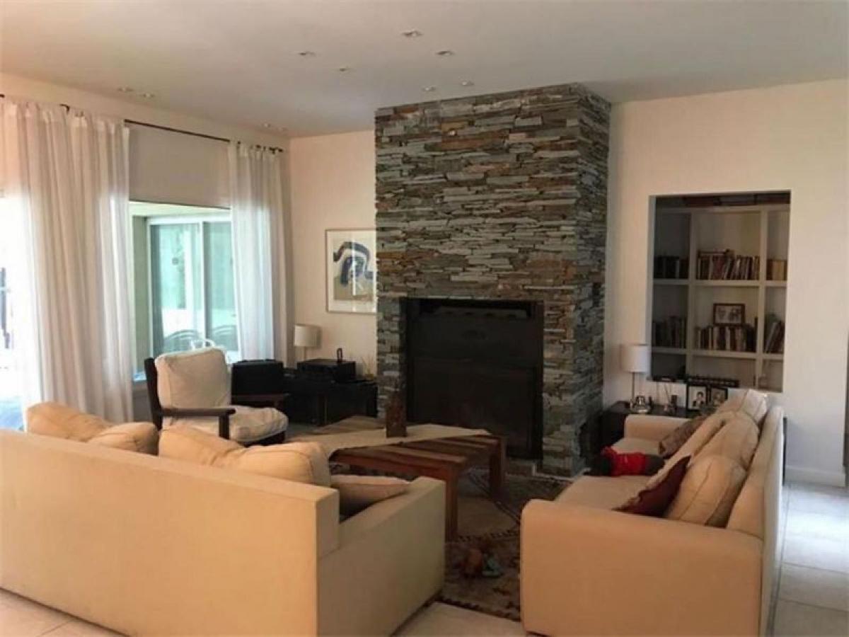 Casa de 3 dormitorios en Escobar, Argentina No. 80834