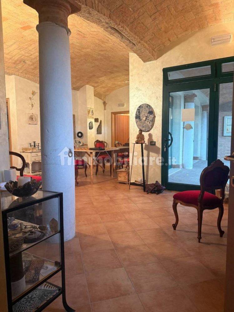 5-Zimmer Gewerbliche Immobilie in Moglia, Italy, Nr. 314284