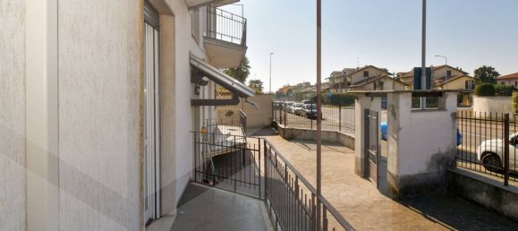 3 rooms Apartment in Parabiago, Italy No. 21000 11