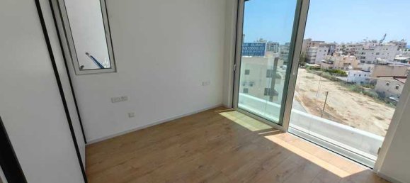 3 bedrooms Apartment in Larnaca, Cyprus No. 20288 6