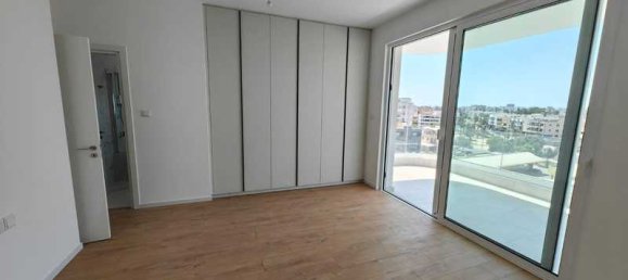 3 bedrooms Apartment in Larnaca, Cyprus No. 20288 8