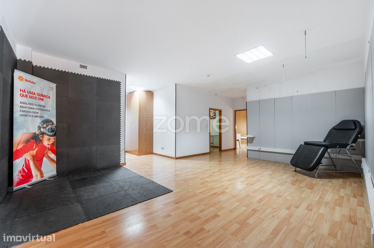 138m² Commercial property in Gondomar, Portugal No. 223872