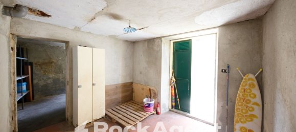 3 rooms House in Serra Riccò, Italy No. 15332 33